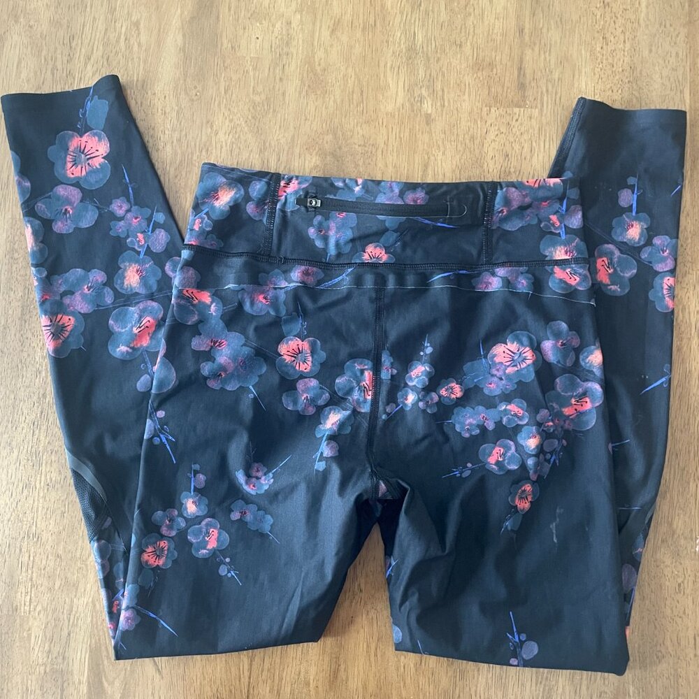 Sweaty Betty Floral Leggings, Black Floral, Size S Short - Picture 3 of 6